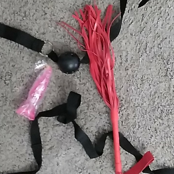 S and M - Picture 4 of 7